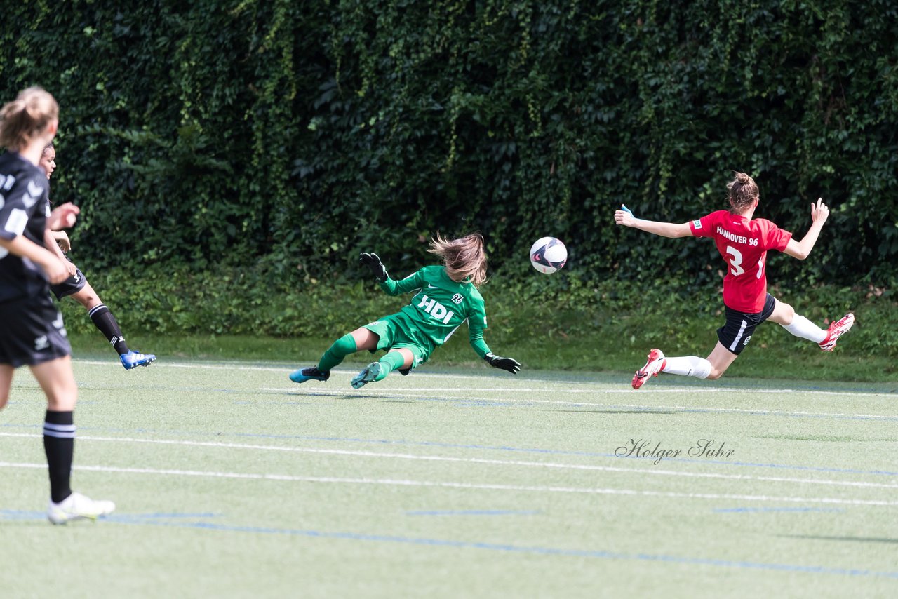 Bild 166 - wBJ Harburger TB - Hannover 96 : Ergebnis: 2:2